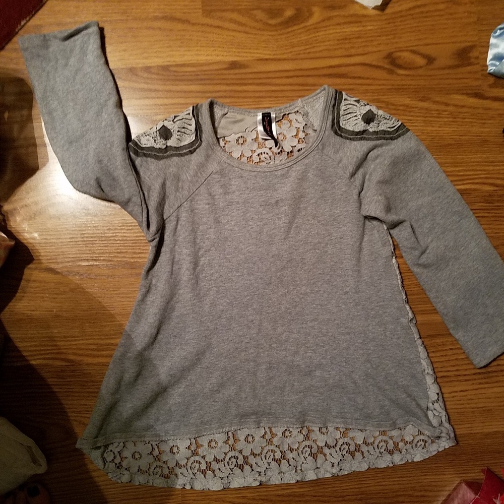 Lilly bleu skull an lace sz 14 G hi low hem